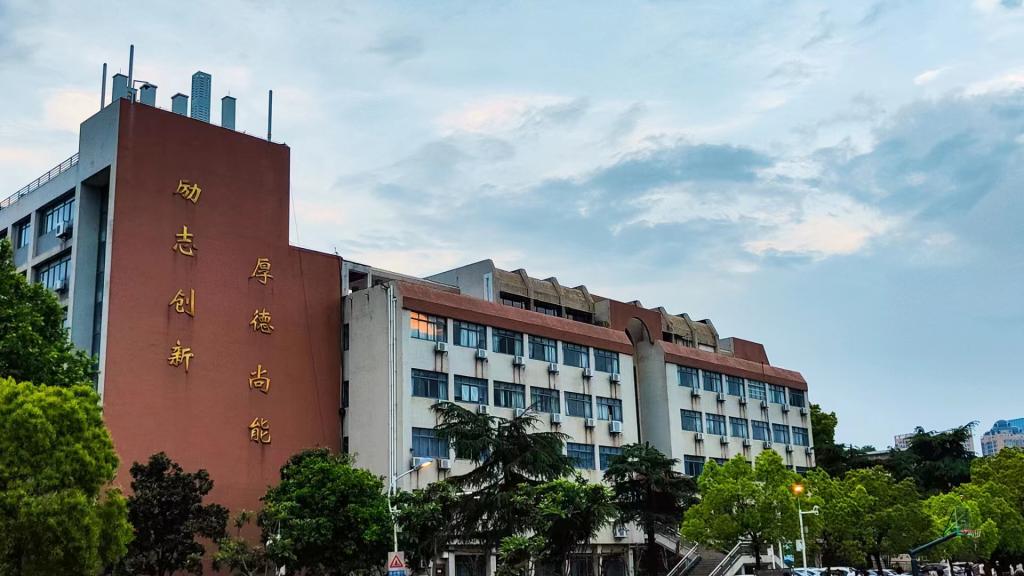 武漢輕工業職業技術學校簡介-圖1
